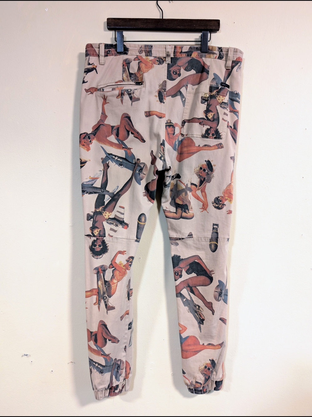 Men's Camo Pin-Up Print Jogger Pants